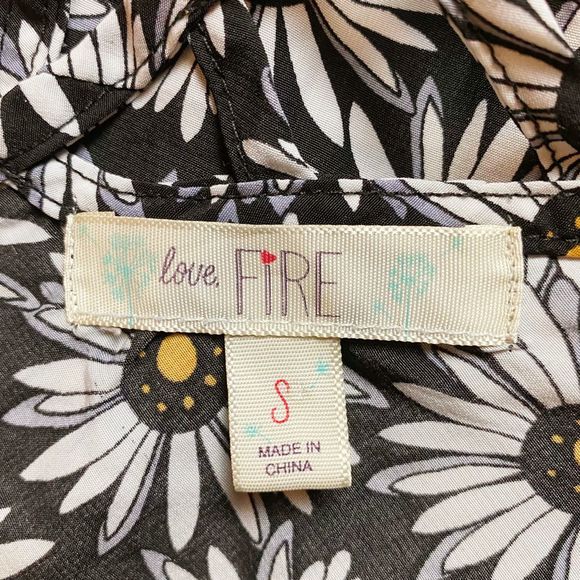 Love, Fire Crochet Lace Daisy Print Tank Top - Size Small - Picture 4 of 4